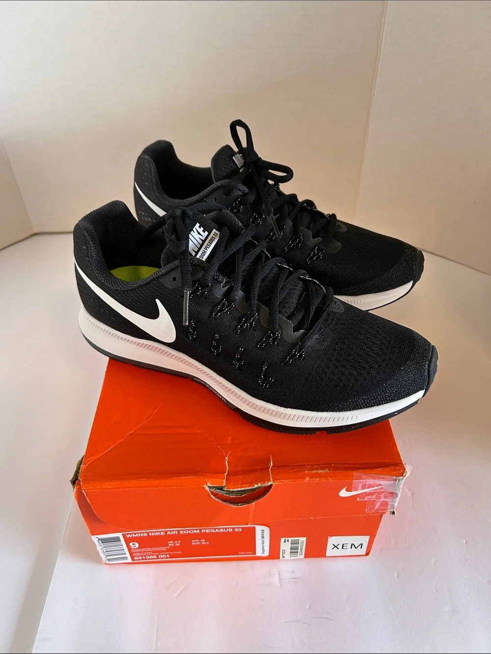 Nike WOMEN’s Black and White Athletic Running Shoes NIKE AIR ZOOM PEGASUS 33